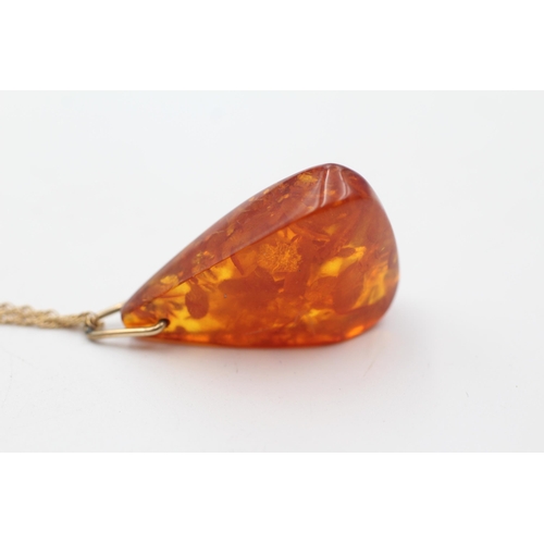 184 - 9ct gold bailed vintage amber pendant necklace (6.1g)