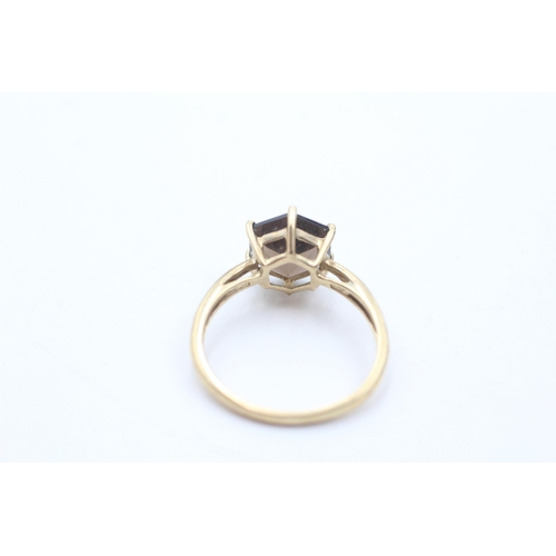 195 - 9ct gold smokey quartz hexagon solitaire ring (3g) size  V