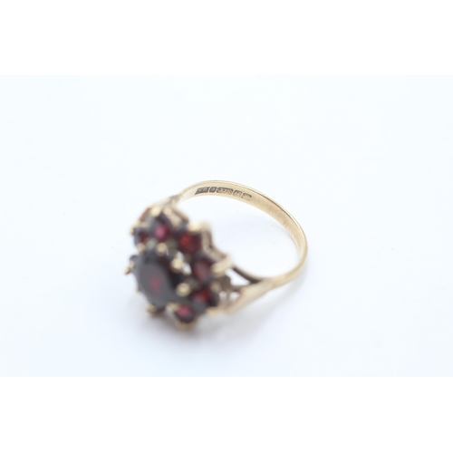 199 - 9ct gold vintage garnet floral cluster ring (4.8g) size  P