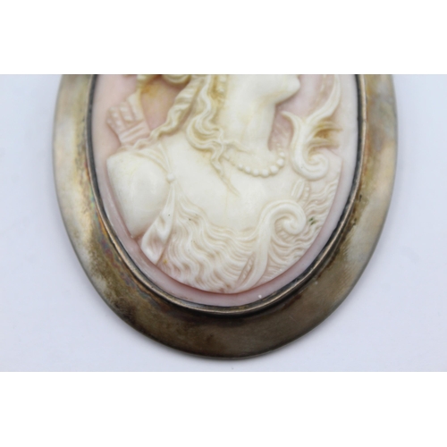 219 - An Antique Silver Carved Shell Cameo Brooch Depicting Nyx