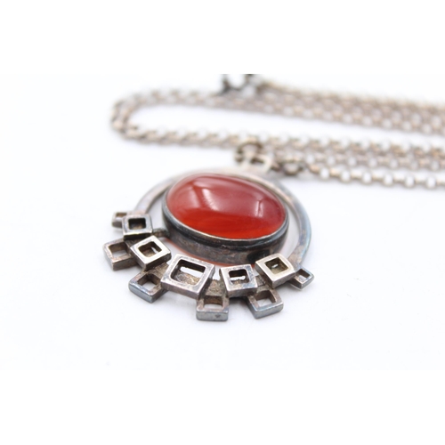 262 - .925 Modernist Mid Century Agate Set Pendant Necklace