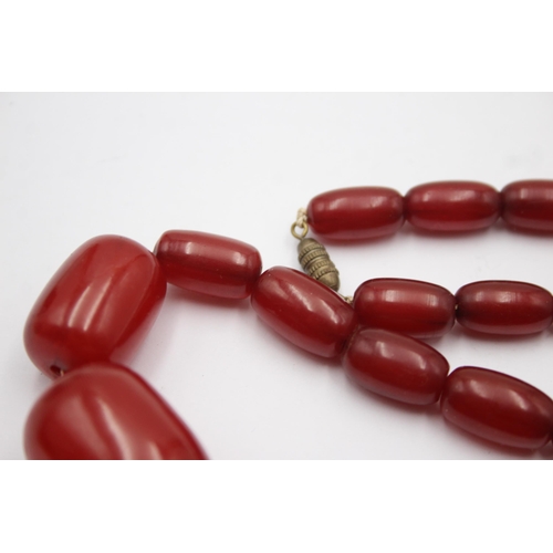 266 - A Graduated Bakelite Barrel Bead Necklace