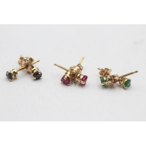 30 - 3 x 9ct gold paired stud earrings inc. ruby, sapphire, and emerald (1.1g)