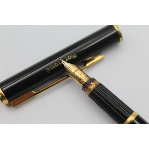 364 - Vintage WATERMAN Exclusive Black Lacquer FOUNTAIN PEN w/ 18ct Gold Nib WRITING