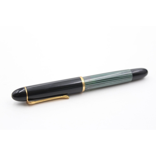 378 - Vintage PELIKAN 140 Green & Black Fountain Pen w/ 14ct Gold Nib WRITING