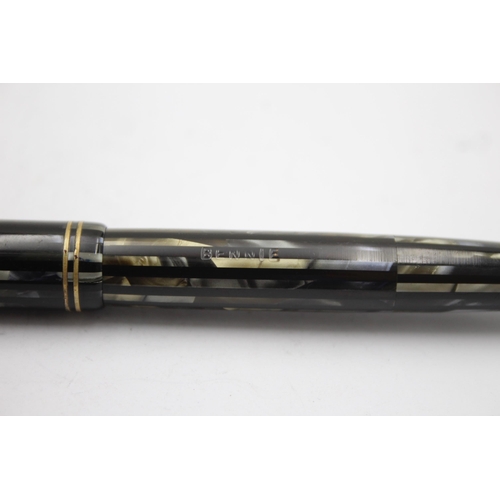 390 - Vintage PARKER Duofold Grey FOUNTAIN PEN w/ 14ct Gold Nib WRITING