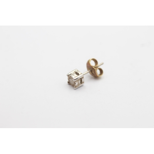 42 - 9ct white gold diamond stud earrings (1g)