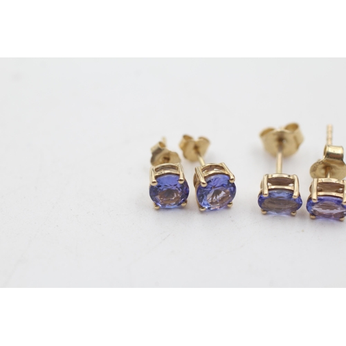 56 - 2 x 9ct gold paired tanzanite stud earrings (2g)