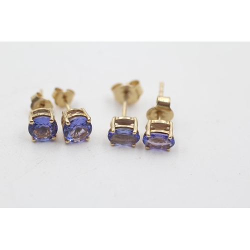 56 - 2 x 9ct gold paired tanzanite stud earrings (2g)