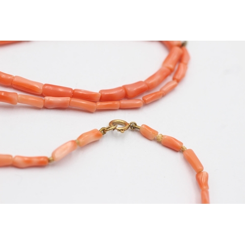 61 - 9ct gold clasp coral bracelet and necklace set (9.3g)