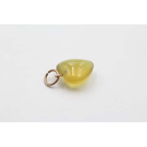 64 - 9ct gold bailed yellow chalcedony heart pendant (1g)