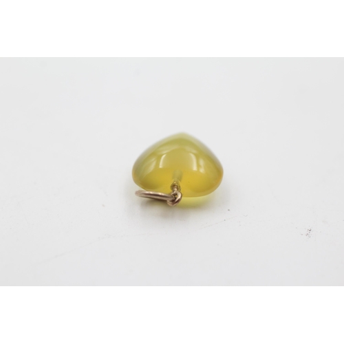 64 - 9ct gold bailed yellow chalcedony heart pendant (1g)