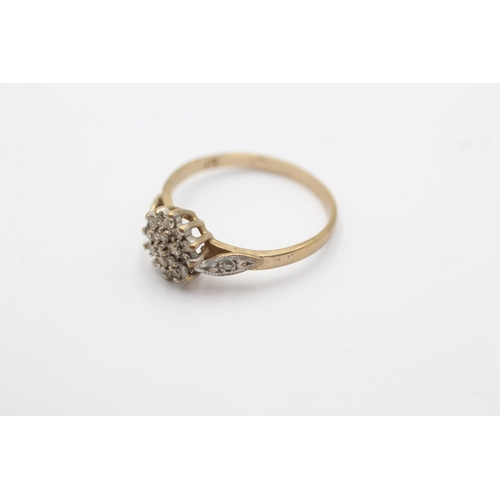 70 - 9ct gold vintage diamond cluster shoulder set ring (1.4g) size  K