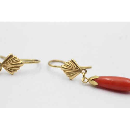 84 - 18ct gold coral drop earrings (2.7g)