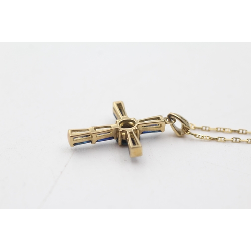 94 - 9ct gold sapphire crucifix pendant necklace (2.6g)