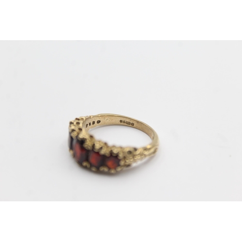 104 - 9ct Gold Garnet Five Stone Ring (4g)Size N