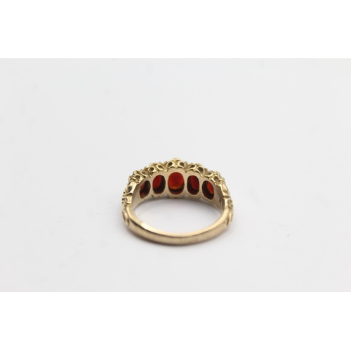 104 - 9ct Gold Garnet Five Stone Ring (4g)Size N