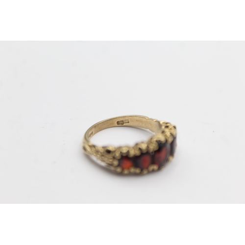 104 - 9ct Gold Garnet Five Stone Ring (4g)Size N