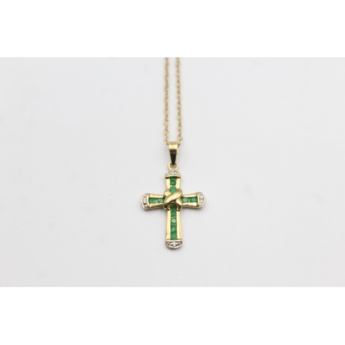 105 - 9ct Gold Diamond & Emerald Cross Pendant Necklace (1.8g)