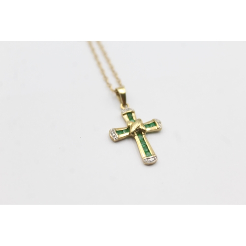 105 - 9ct Gold Diamond & Emerald Cross Pendant Necklace (1.8g)