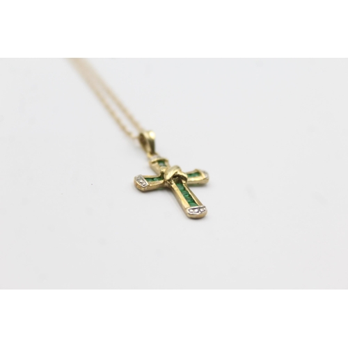 105 - 9ct Gold Diamond & Emerald Cross Pendant Necklace (1.8g)