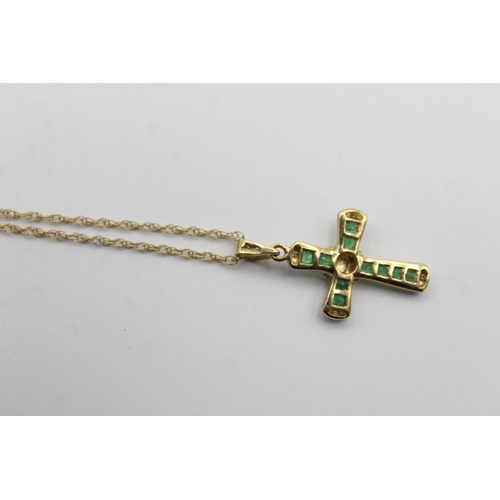 105 - 9ct Gold Diamond & Emerald Cross Pendant Necklace (1.8g)