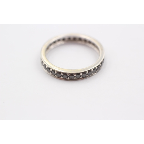 15 - 9ct White Gold Black Gemstone Eternity Band Ring (2.5g)Size Q