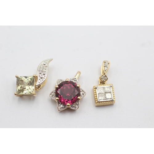 31 - 3 X 9ct Gold Gemstone & Diamond Set Pendants Inc. Garnet & Kyanite (3.9g)