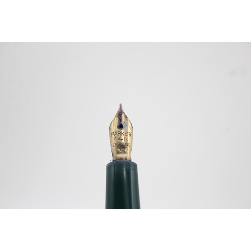 391 - Vintage PARKER Green Burgundy FOUNTAIN PEN w/ 14ct Gold Nib WRITING