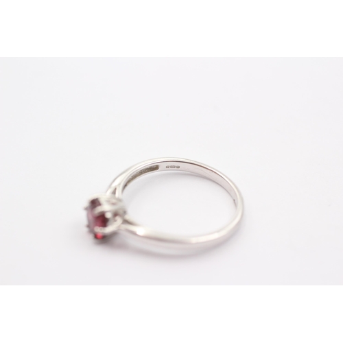 55 - 9ct Gold and Garnet ring (2.2g)Size N 1/2