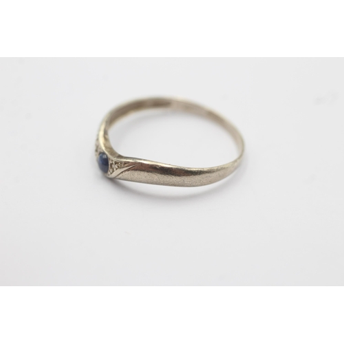 59 - 9ct Gold Sapphire Wishbone Ring (1.5g)Size R