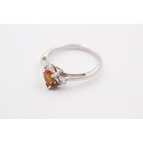 7 - 9ct White Gold Orange Sapphire Two Stone Ring (2g)Size O