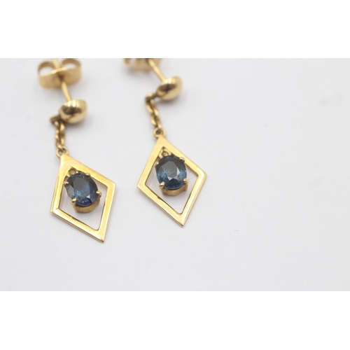 70 - 12ct Gold Blue Gemstones Chain Dangle Drop Stud Earrings (2.1g)