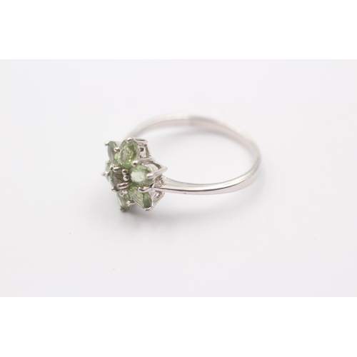 9 - 9ct White Gold Green Gemstone Flower Cluster Ring (2.3g)