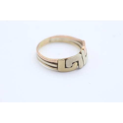 91 - 14ct White, Rose And Yellow Gold Meander Key Detail Puzzle Ring (3.5g)