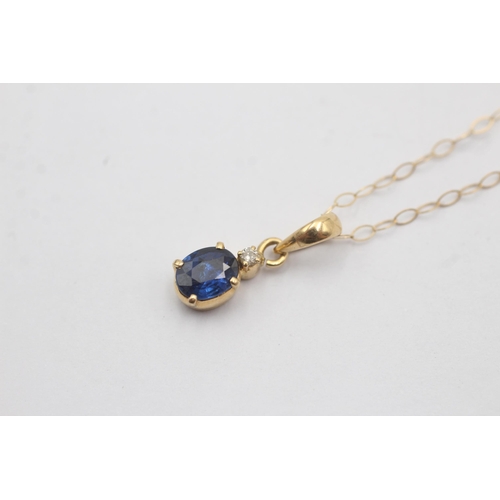 30 - 18ct Gold Diamond And Sapphire Column Pendant Necklace (1.1g)