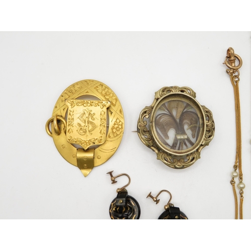 124 - A Collection Of Antique Jewellery Pieces Including A Mourning Brooch
