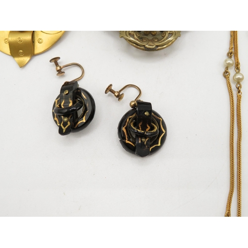 124 - A Collection Of Antique Jewellery Pieces Including A Mourning Brooch