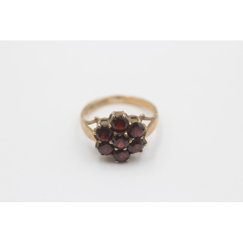 118 - 9ct Gold Garnet Floral Cluster Ring (3.2g) size  L+1/2