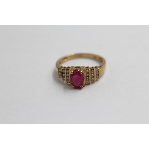 121 - 9ct Gold Ruby Single Stone Ring With Diamond Sides (2.7g) size  M