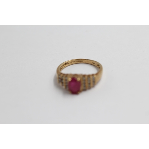 121 - 9ct Gold Ruby Single Stone Ring With Diamond Sides (2.7g) size  M