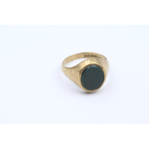 128 - 9ct Gold Bloodstone Signet Ring (4.9g) size  P+1/2