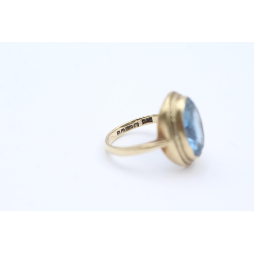 131 - 9ct Gold Blue Synthetic Spinel Single Stone Ring (4.6g) size  K+1/2