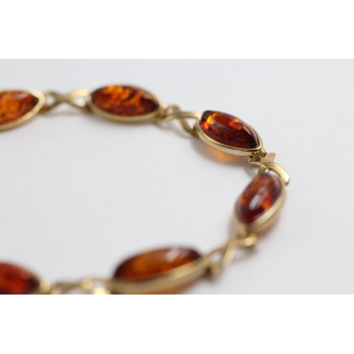 137 - 9ct Gold Amber Panel Bracelet (7.9g)