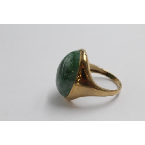 139 - 9ct Gold Jade Single Stone Ring (7.7g) size  O