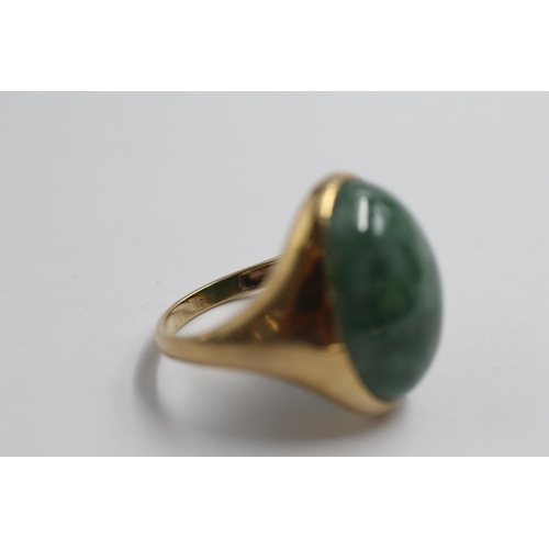 139 - 9ct Gold Jade Single Stone Ring (7.7g) size  O