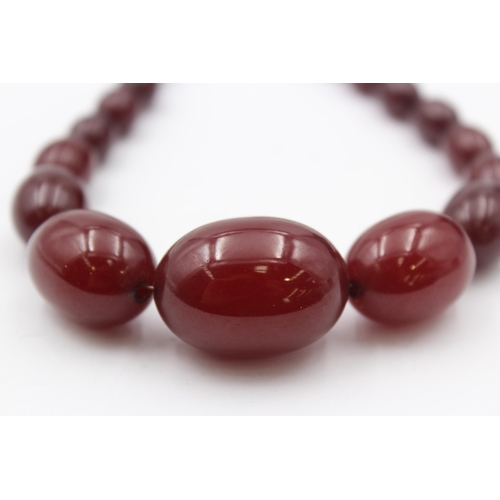 152 - A Single Strand Graduated Bakelite Bead Necklace (52g)