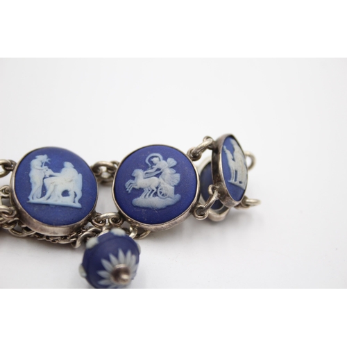 153 - A Silver Panel Bracelet By Wedgwood (29g)