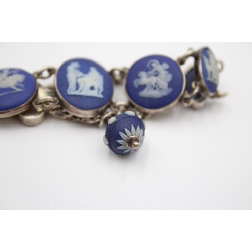 153 - A Silver Panel Bracelet By Wedgwood (29g)