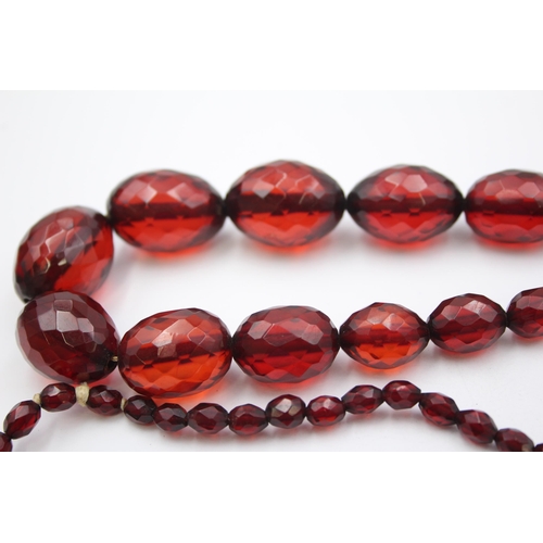 154 - A Single Strand Faceted Prystal Bakelite Bead Necklace (101g)